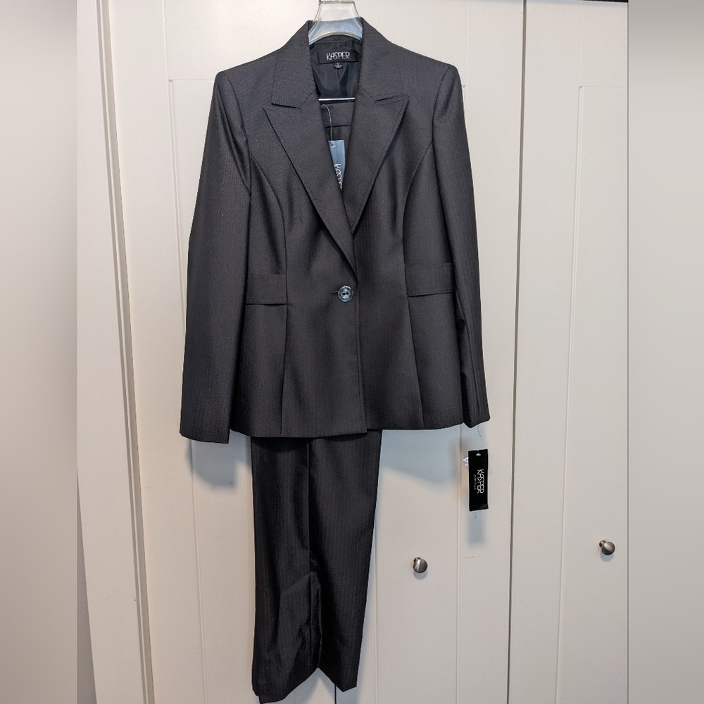 Kasper pant suit, NWT, size 10, grey